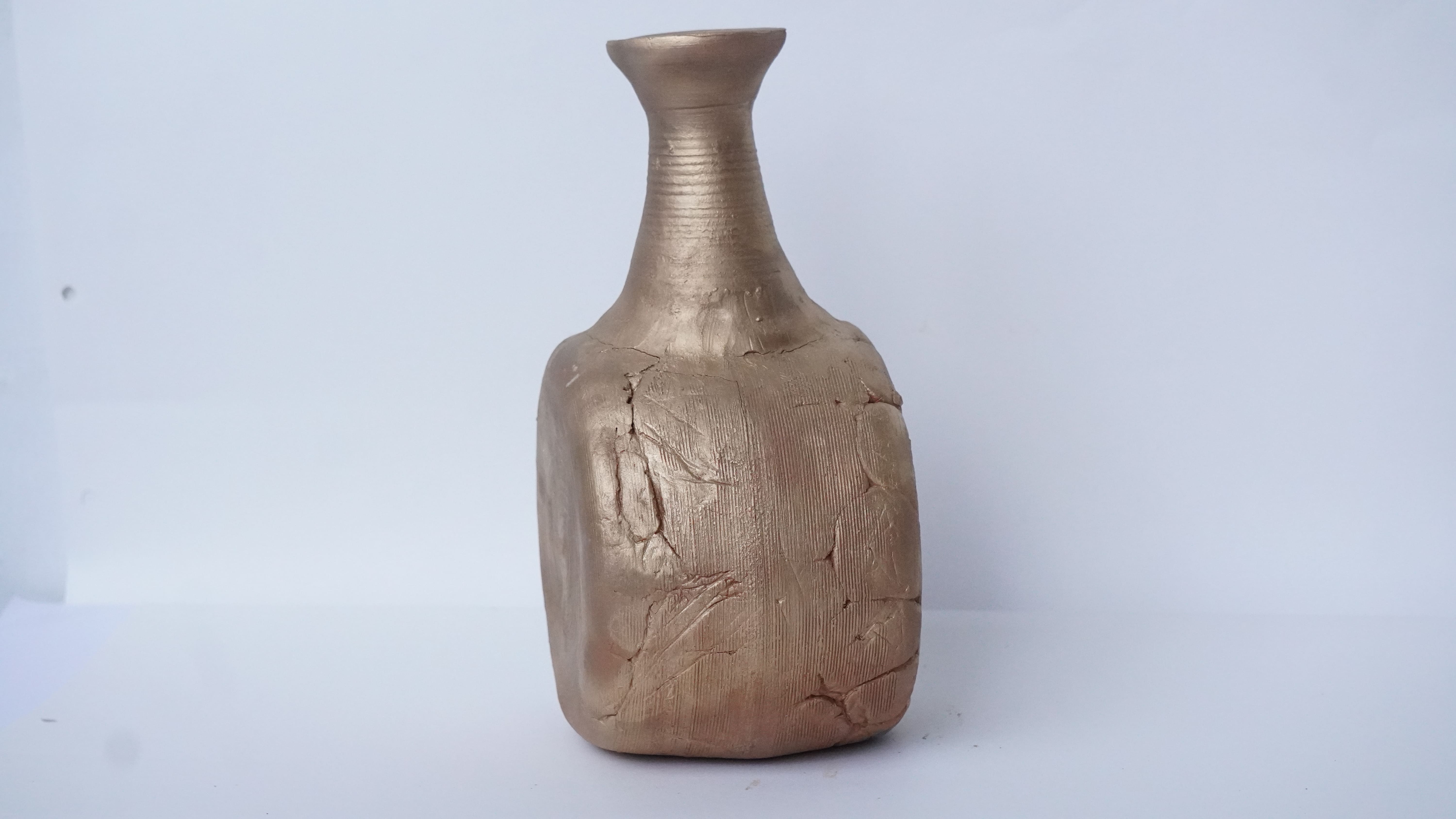Golden Vase (Golden)